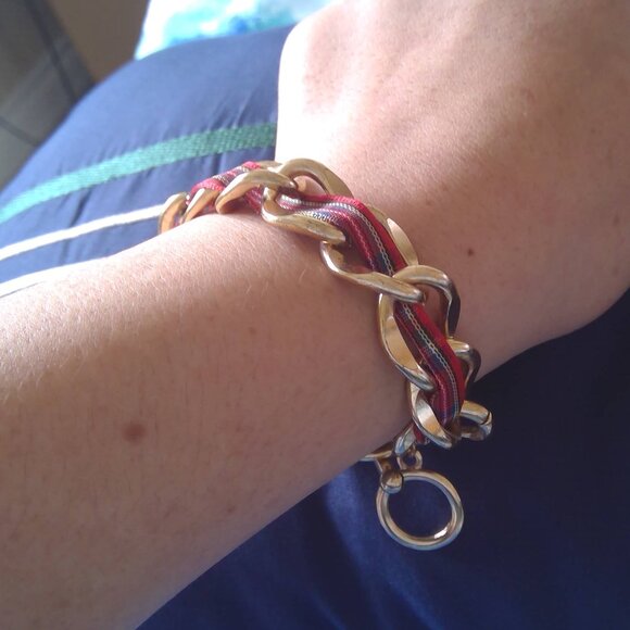 Gold tone chain bracelet with red tartan ribbon Aldo brand - Picture 6 of 6